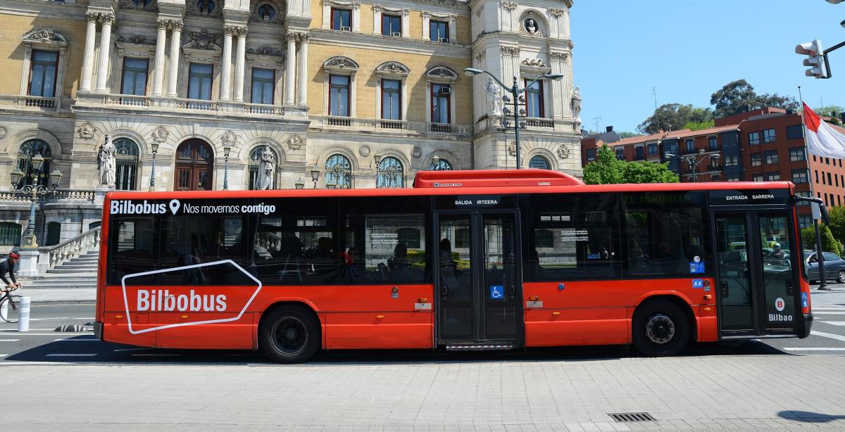 Bilbobus frente a Ayuntamiento