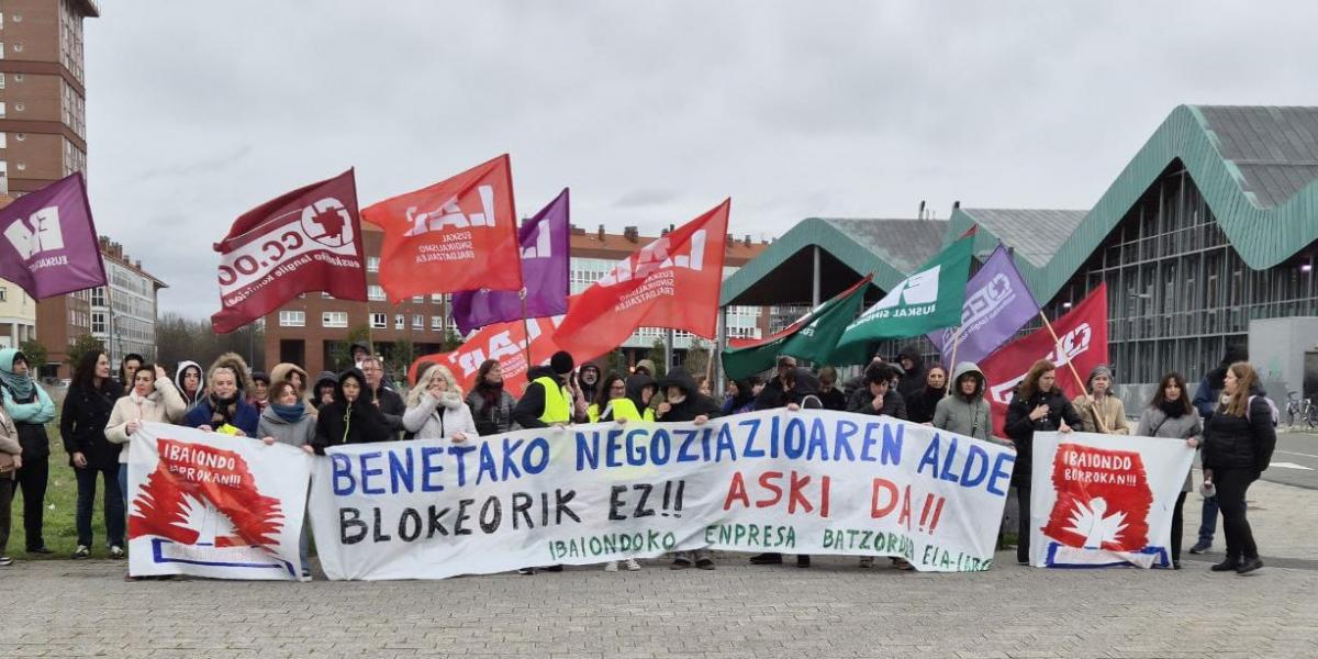 Concentración de Trabajadoras centro de menores Ibaiondo